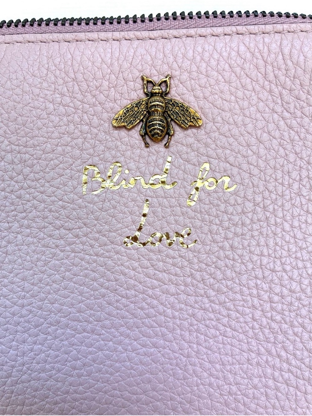 Gucci Pink Pebbled Leather Pouch Clutch Bee Motif “Blind For Love” Full Set - Picture 4 of 6